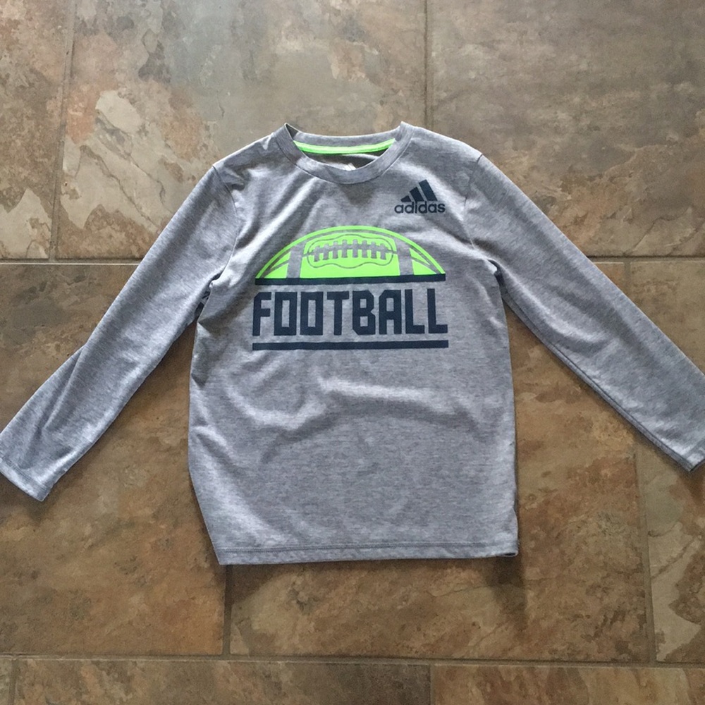 Boys dry fit Adidas long sleeve tee 🏉